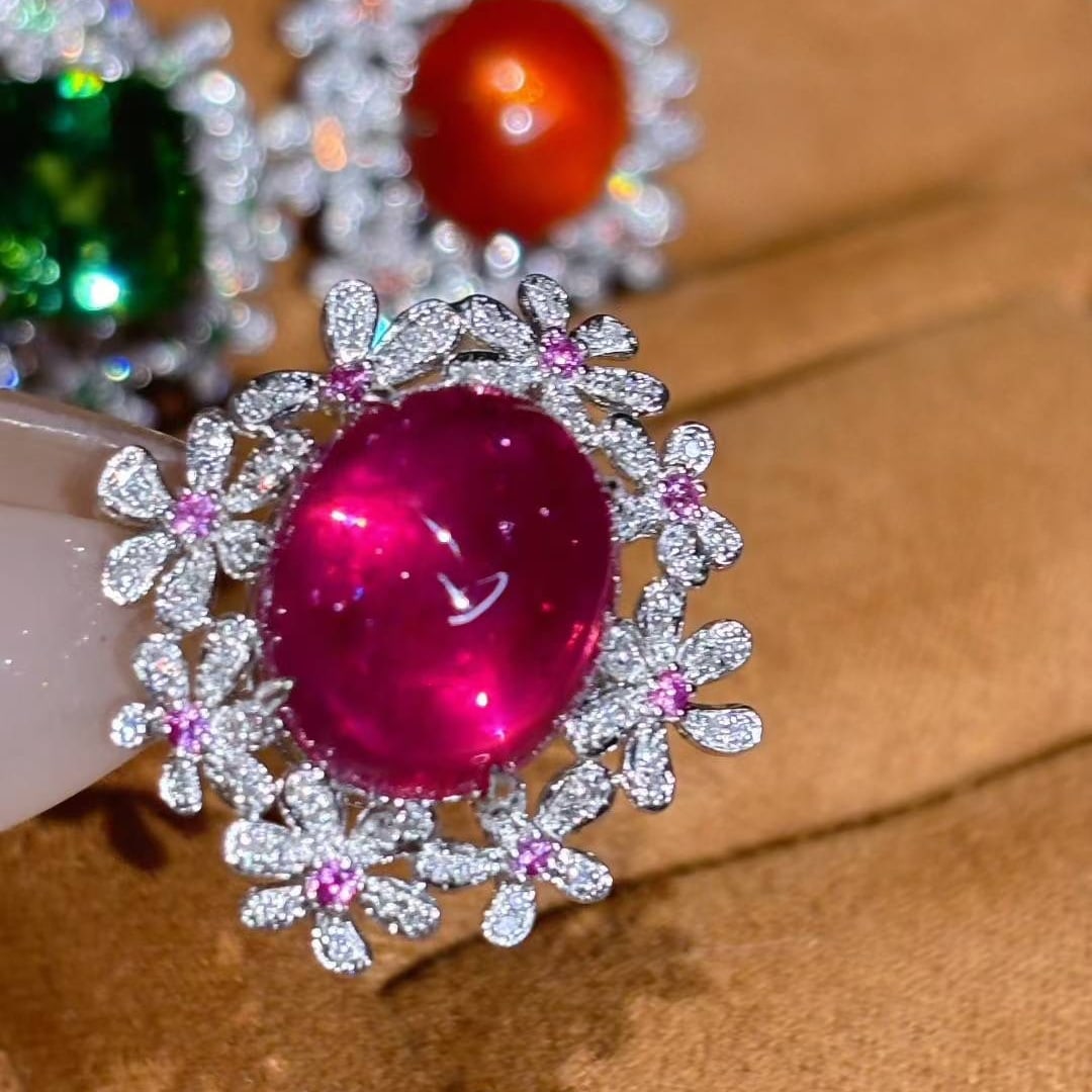 14k Gold 5.88 Ct Natural Tourmaline & Diamond Pendant( Without Chain ): Ref:231018234 // gold content:14k gold // main gemstone:tourmaline // shape:oval // carat weight:5. 88ct // color:red // treatment:natural // // adjacent gemstone 2 : diamond // shape:round //