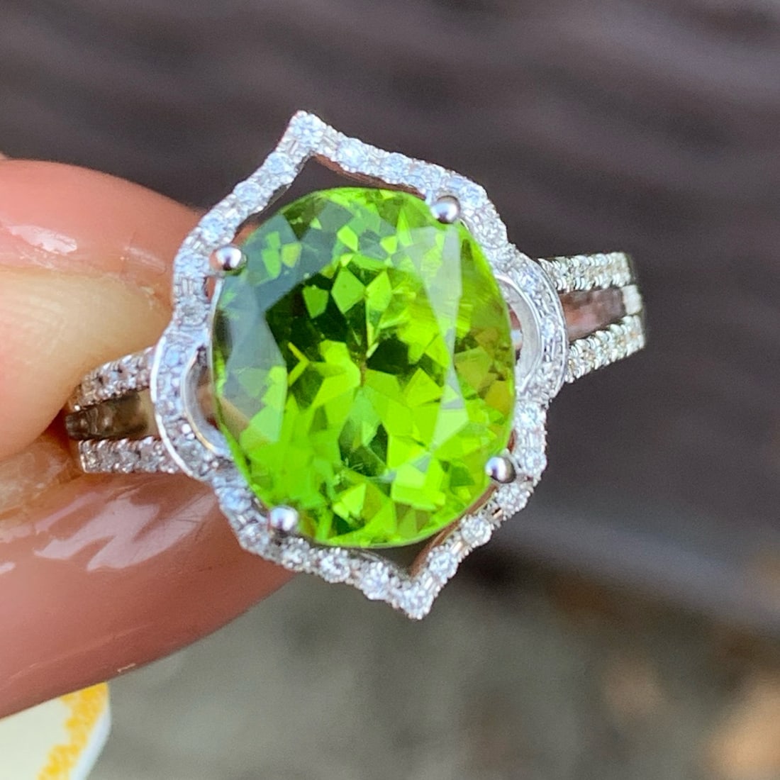 14k Gold 4.1 Ct Natural Peridot & Diamond Ring - 2