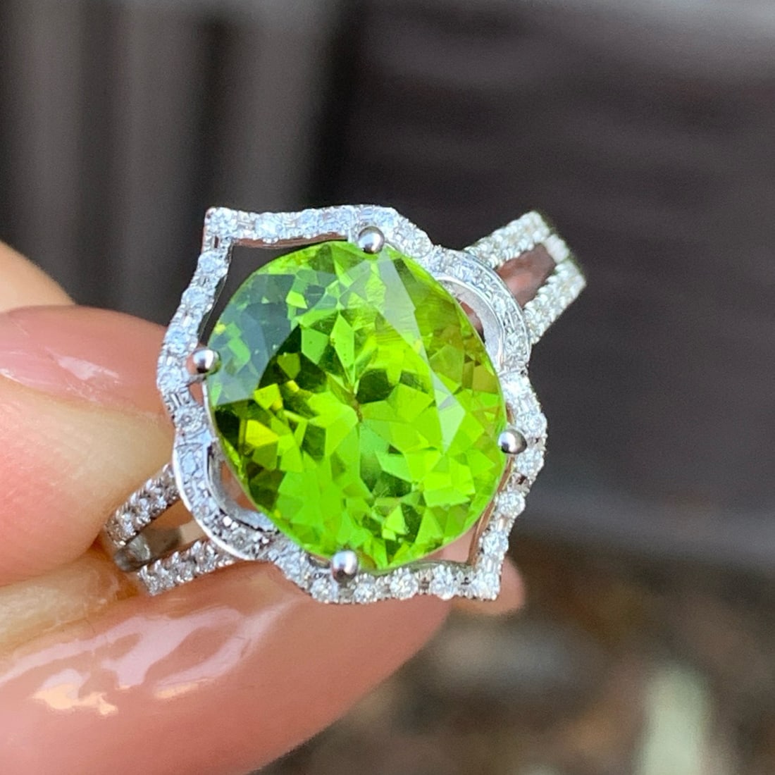 14k Gold 4.1 Ct Natural Peridot & Diamond Ring - 4
