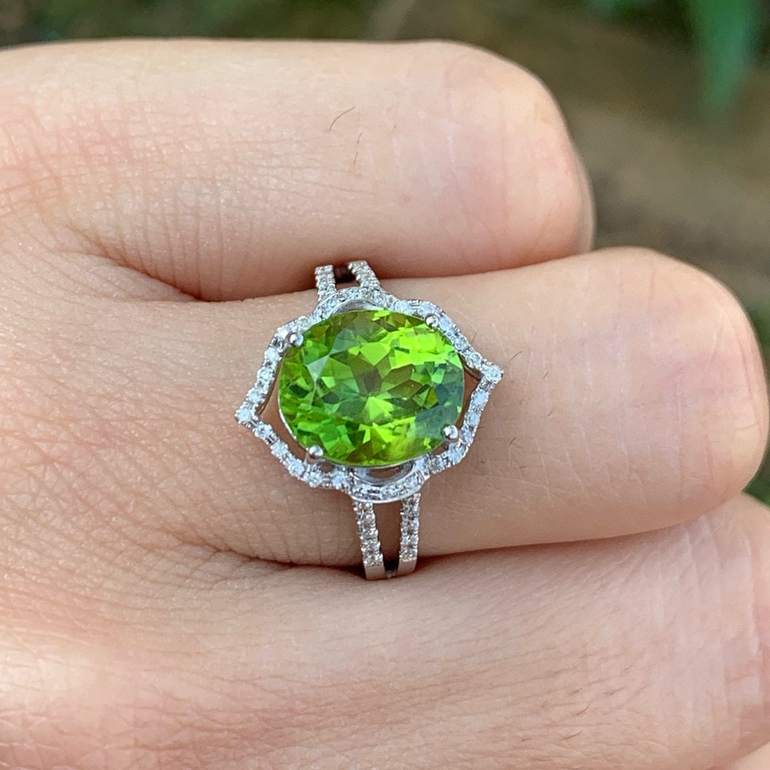 14k Gold 4.1 Ct Natural Peridot & Diamond Ring - 5