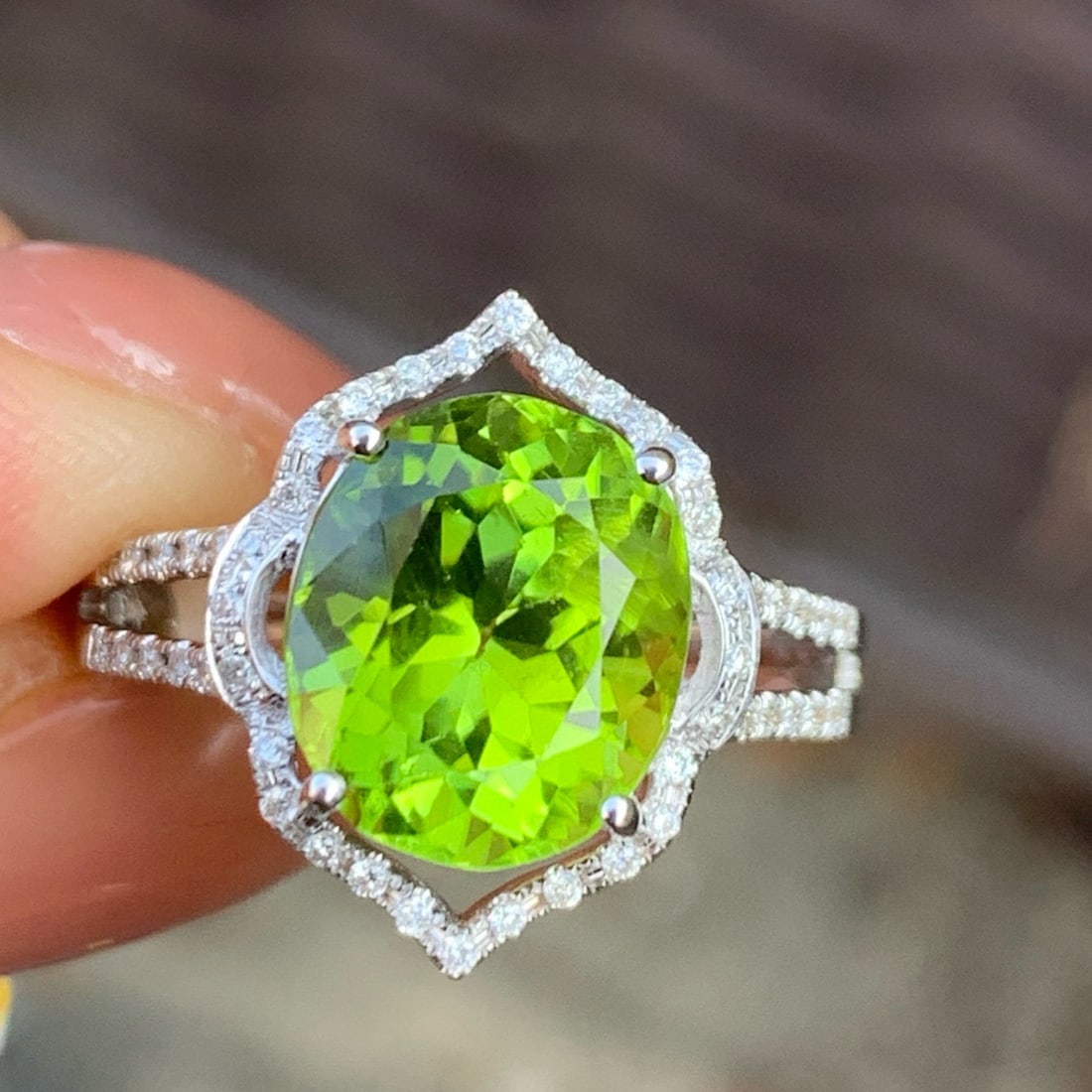 14k Gold 4.1 Ct Natural Peridot & Diamond Ring - 6