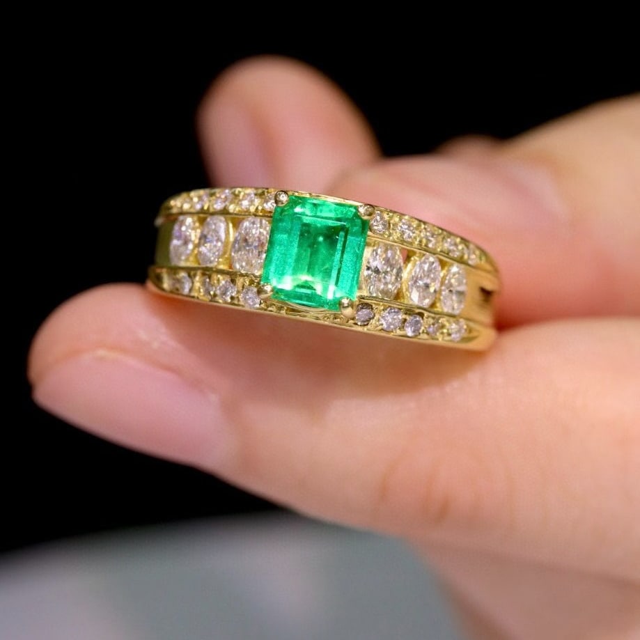 14k Gold 1.09 Ctw Vivid Green Natural Emerald & Diamond Ring: Ref:231018248 // gold content:14k gold // ring size:7. 25us // // main gemstone:emerald // shape:octagonal // carat weight:0. 64ct // color:vivid green // treatment:natural // // adjacent gemstone 2