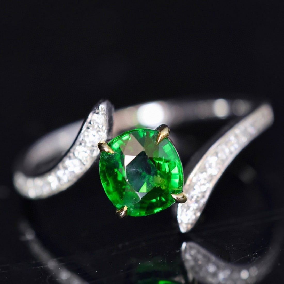 14k Gold 1.34 Ctw Vivid Green Natural Tsavorite & Diamond Ring: Ref:231018256 // gold content:14k gold // ring size:7. 25us // // main gemstone:tsavorite // shape:cushion // carat weight:1. 2ct // color:vivid green // treatment:natural // // adjacent gemstone 2 : 