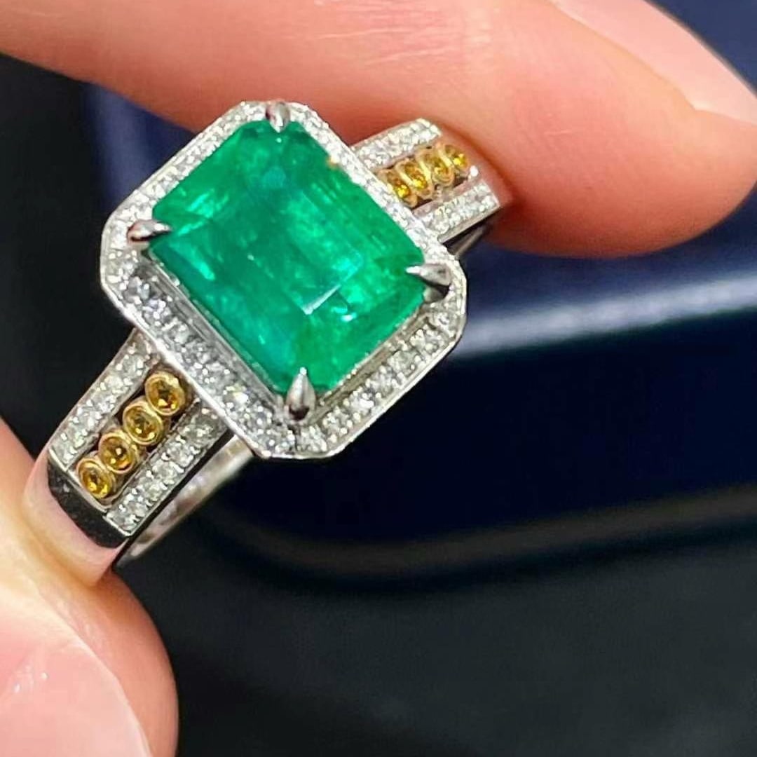 14k Gold 2.05 Ct Vivid Green Natural Emerald & Diamond Ring - 3