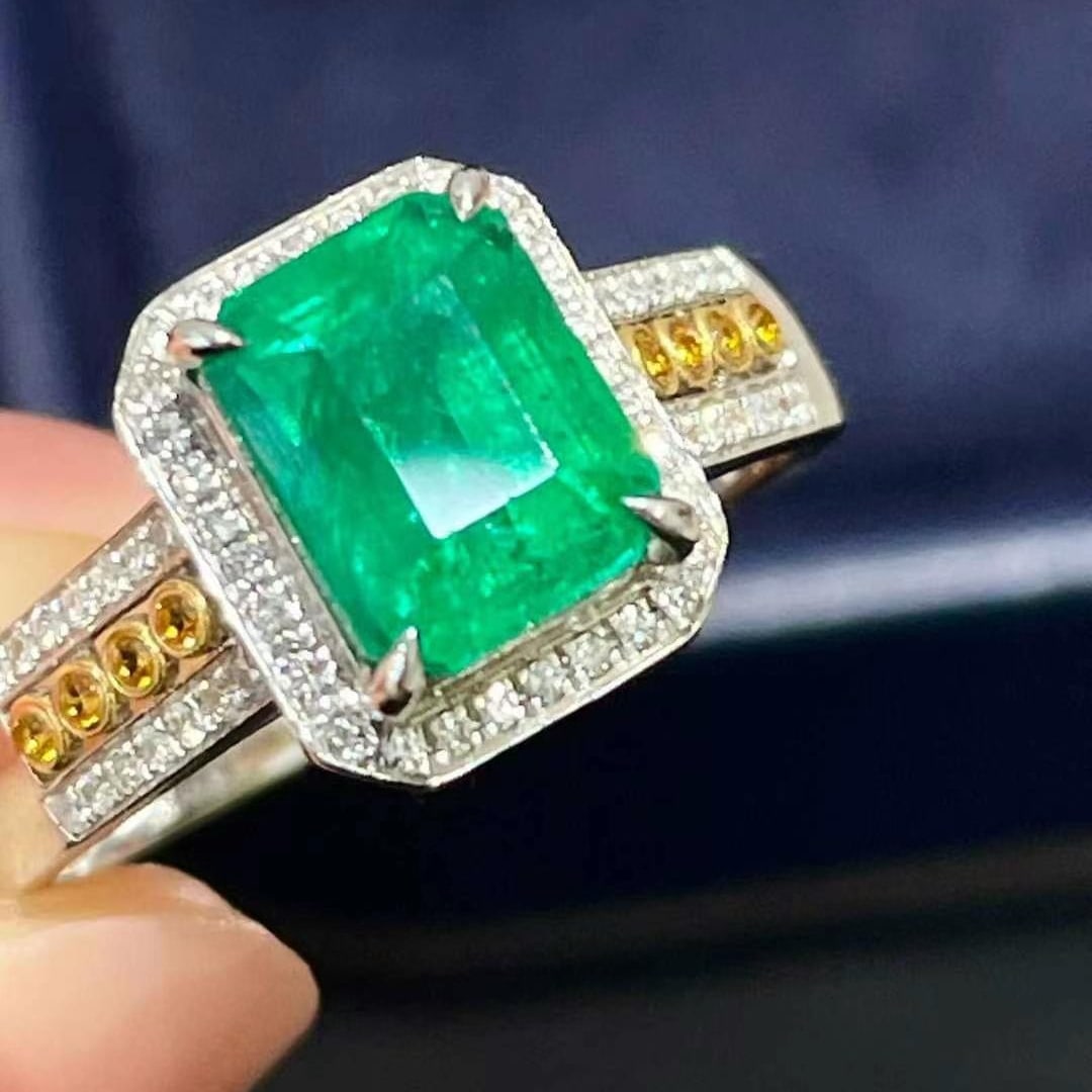 14k Gold 2.05 Ct Vivid Green Natural Emerald & Diamond Ring - 4