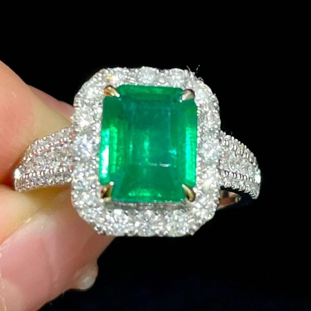 14k Gold 3.03 Ctw Vivid Green Natural Emerald & Diamond Ring: Ref:231018285 // gold content:14k gold // ring size:7. 25us // // main gemstone:emerald // shape:octagonal // carat weight:2. 3ct // color:vivid green // treatment:natural // // adjacent gemstone 2 :