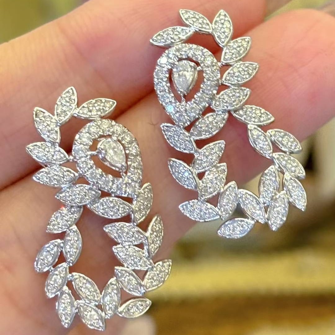 14k Gold 1.5 Ct Natural H Diamond Earrings: Ref:231018291 // gold content:14k gold // main gemstone:diamond // shape:multiply // carat weight:1. 5ct // clarity grade:vs-si // color:h // treatment:natural // High Estimate: 6500 Low Estimate: