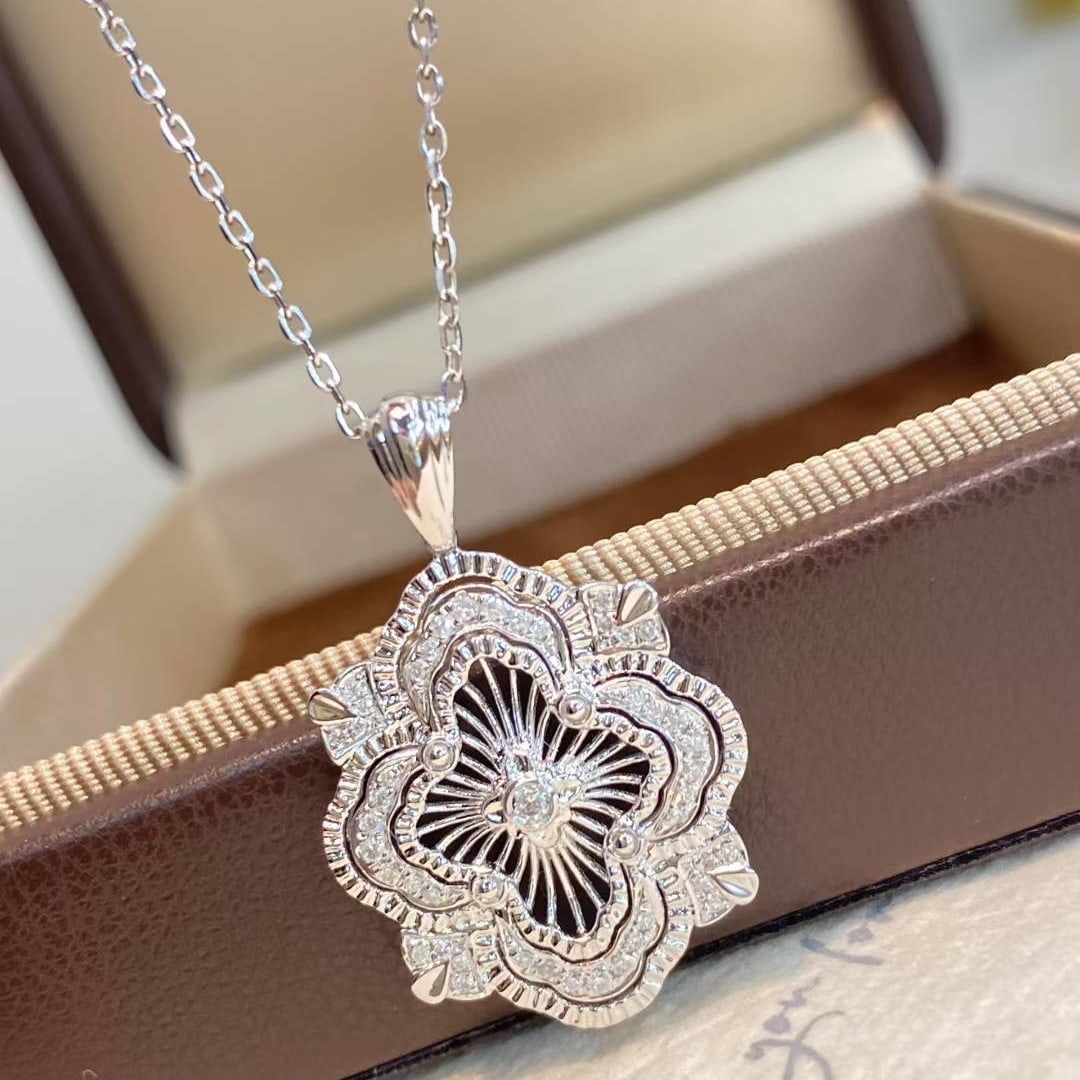 14k Gold 0.15 Ct Natural H Diamond Pendant( Without Chain ): Ref:231018292 // gold content:14k gold // main gemstone:diamond // shape:round // carat weight:0. 15ct // clarity grade:vs-si // color:h // treatment:natural // cut grade:g // High Estimate: 3000