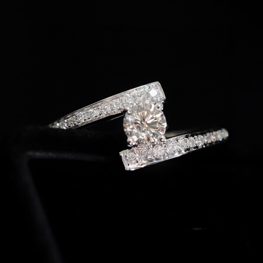14k Gold 0.30 Ct Natural H Diamond Ring: Ref:231018294 // gold content:14k gold // ring size:7. 25us // // main gemstone:diamond // shape:round // carat weight:0. 30ct // clarity grade:vs-si // color:h // treatment:natural // cut grade:g //