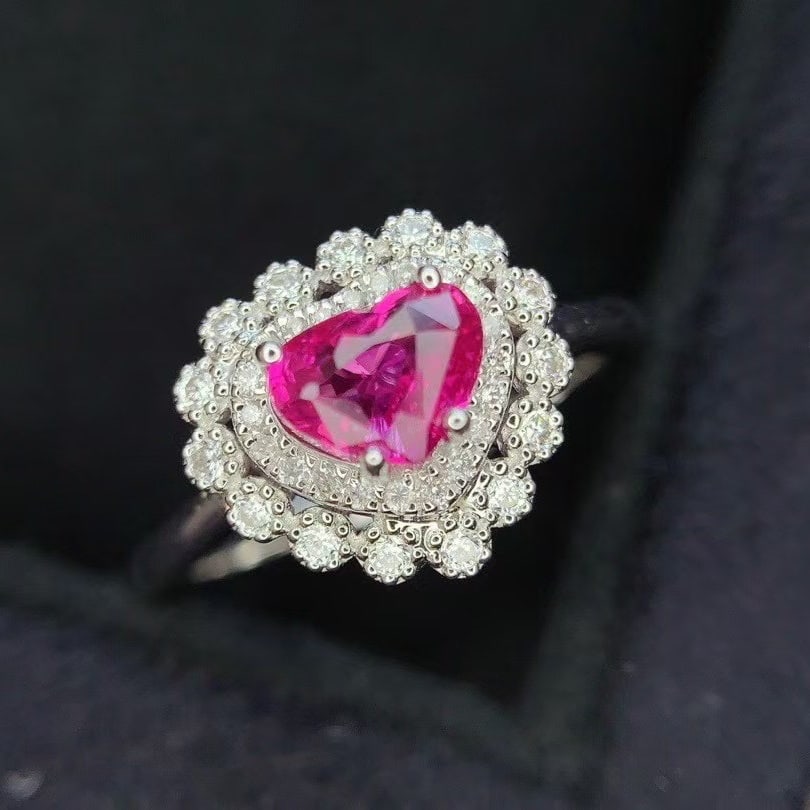 14k Gold 1.0 Ct Natural Padparadscha Sapphire & Diamond Ring: Ref:231018300 // gold content:14k gold // ring size:7. 25us // // main gemstone:padparadscha sapphire // shape:heart // carat weight:1. 0ct // color:orangish pink // treatment:natural // // adjacent