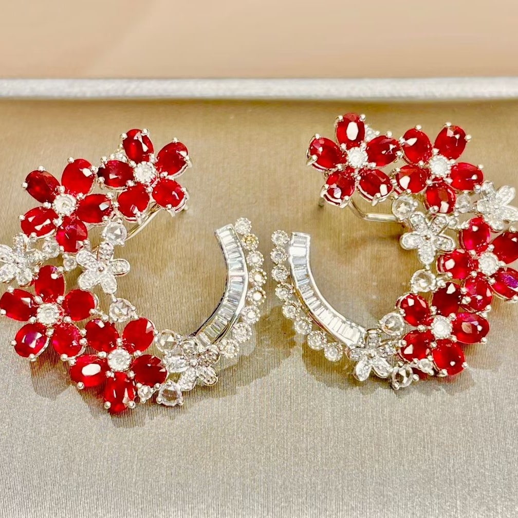 14k Gold 7 Ct Natural Ruby & Diamond Earrings: Ref:231018304 // gold content:14k gold // main gemstone:ruby // shape:oval // carat weight:7ct // color:pigeonblood red // treatment:natural // // adjacent gemstone 2 : diamond // shape:multiply // cl
