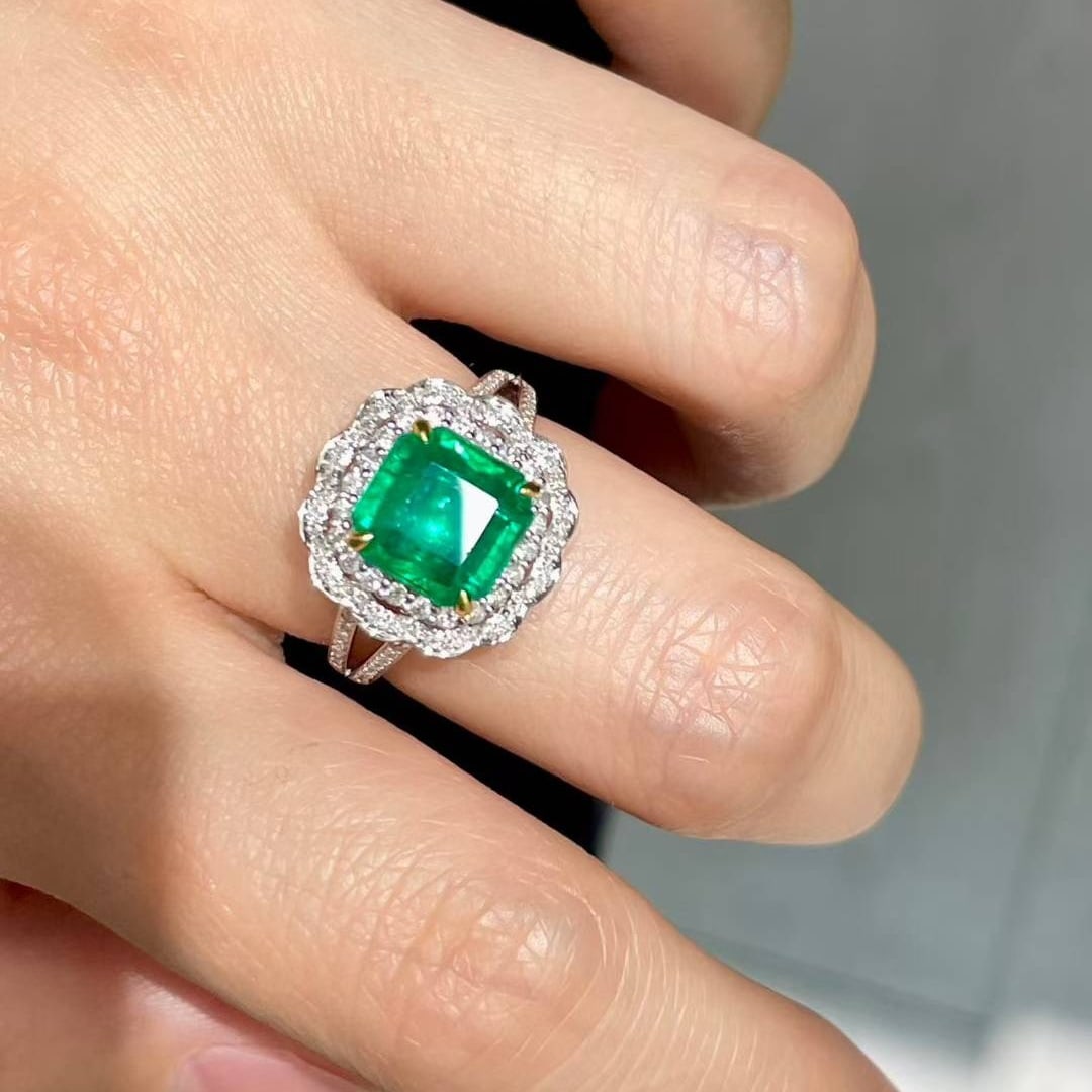 14k Gold 2.5 Ct Vivid Green Natural Emerald & Diamond Ring - 2