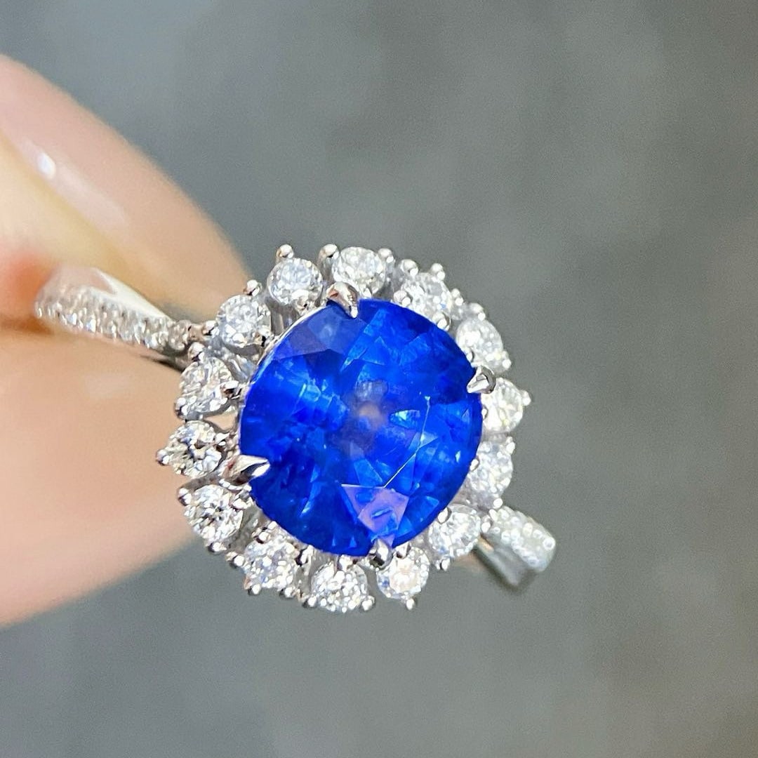 14k Gold 2.83 Ctw Natural Sapphire & Diamond Ring: Ref:231018309 // gold content:14k gold // ring size:7. 25us // // main gemstone:sapphire // shape:oval // carat weight:2. 47ct // color:royal blue // treatment:natural // // adjacent gemstone 2 : diam