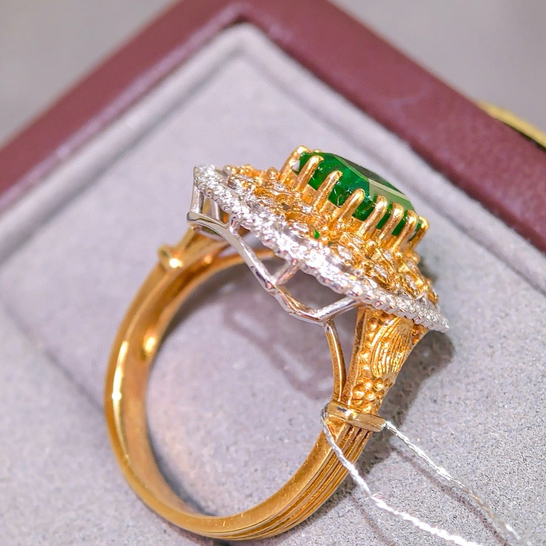 14k Gold 2.20 Ctw Vivid Green Natural Emerald & Diamond Ring - 4