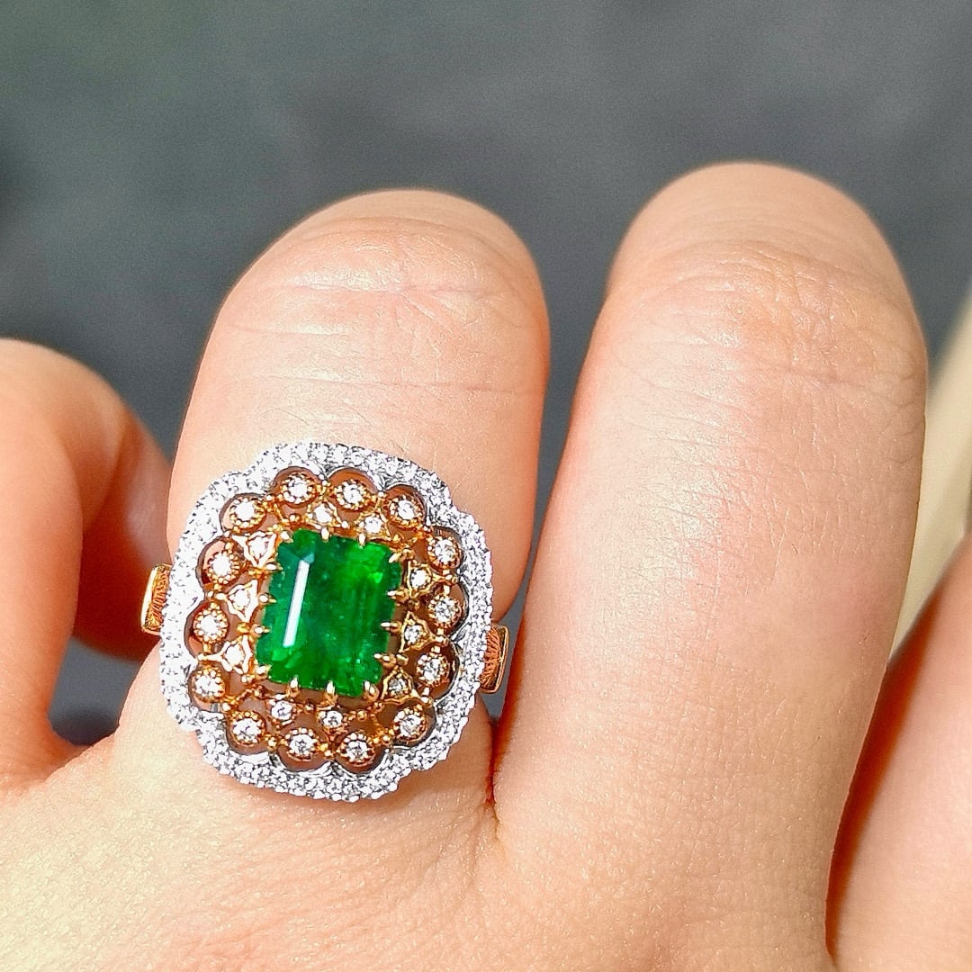 14k Gold 2.20 Ctw Vivid Green Natural Emerald & Diamond Ring - 6
