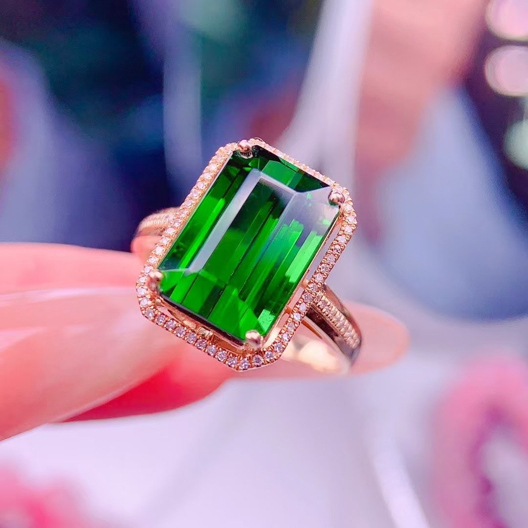 14k Gold 7.5 Ct Natural Tourmaline & Diamond Ring: Ref:231018318 // gold content:14k gold // ring size:7. 25us // // main gemstone:tourmaline // shape:octagonal // carat weight:7. 5ct // color:green // treatment:natural // // adjacent gemstone 2 : dia
