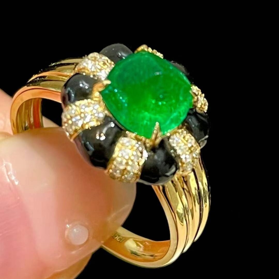 14k Gold 1.35 Ct Vivid Green Natural Emerald & Diamond Ring - 4