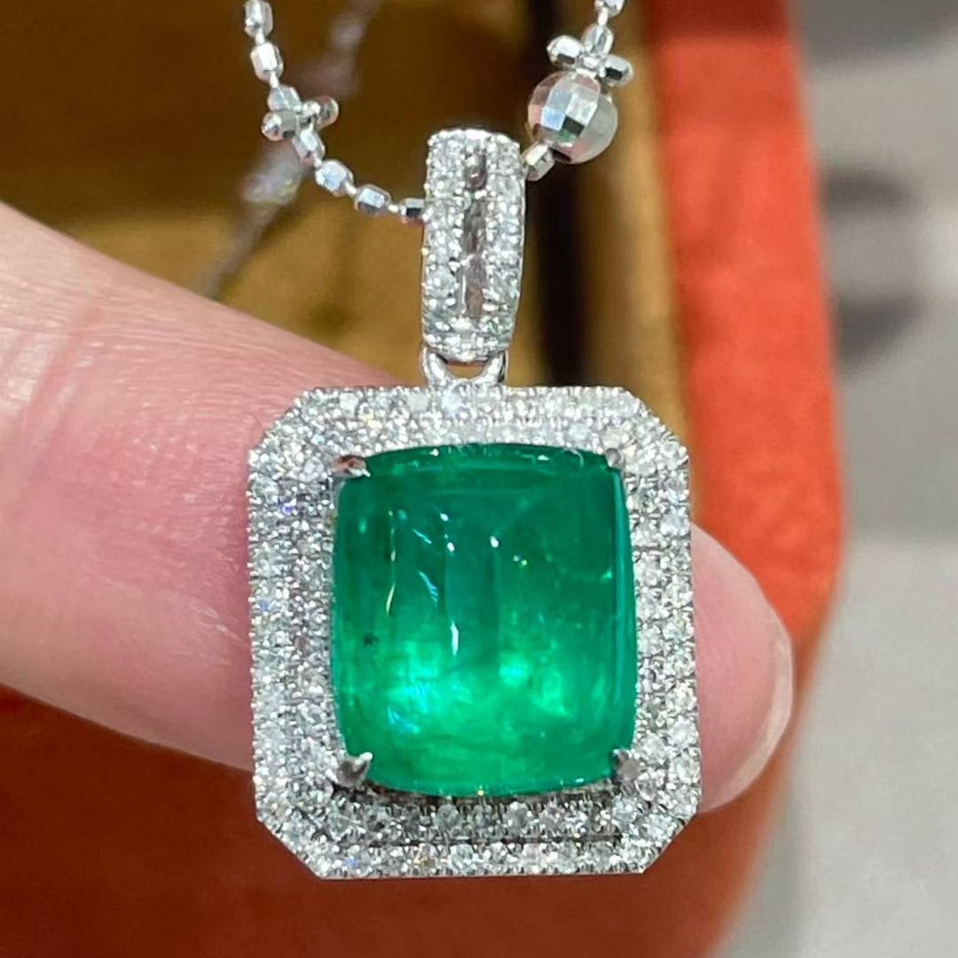 14k Gold 2.8 Ct Vivid Green Natural Emerald & Diamond Pendant( Without Chain ): Ref:231018337 // gold content:14k gold // main gemstone:emerald // shape:suger-loaf // carat weight:2. 8ct // color:vivid green // treatment:natural // // adjacent gemstone 2 : diamond // shape:round