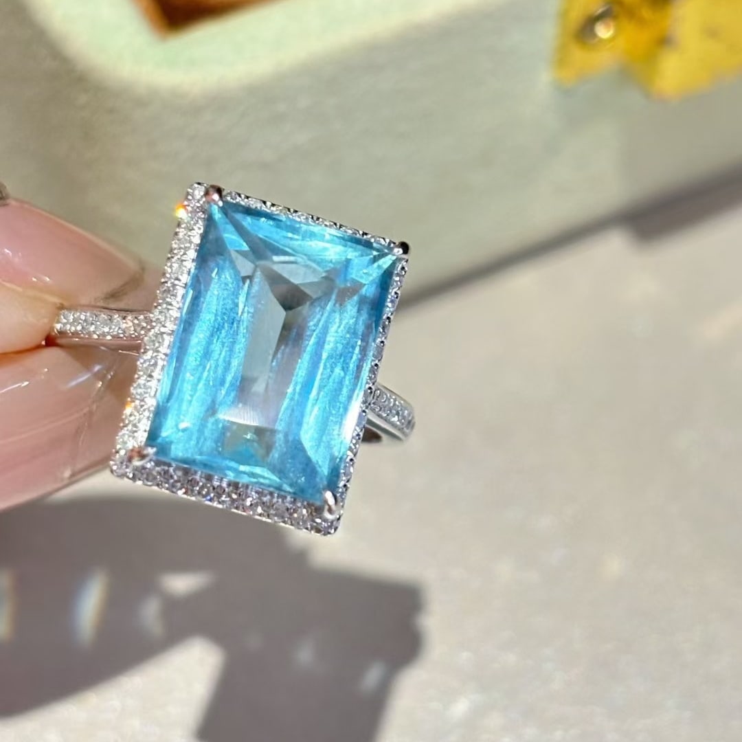 14k Gold 6.37 Ct Natural Aquamarine & Diamond Ring: Ref:231018357 // gold content:14k gold // ring size:7. 25us // // main gemstone:aquamarine // shape:rectangle // carat weight:6. 37ct // color:santa maria color // treatment:natural // // adjacent gem