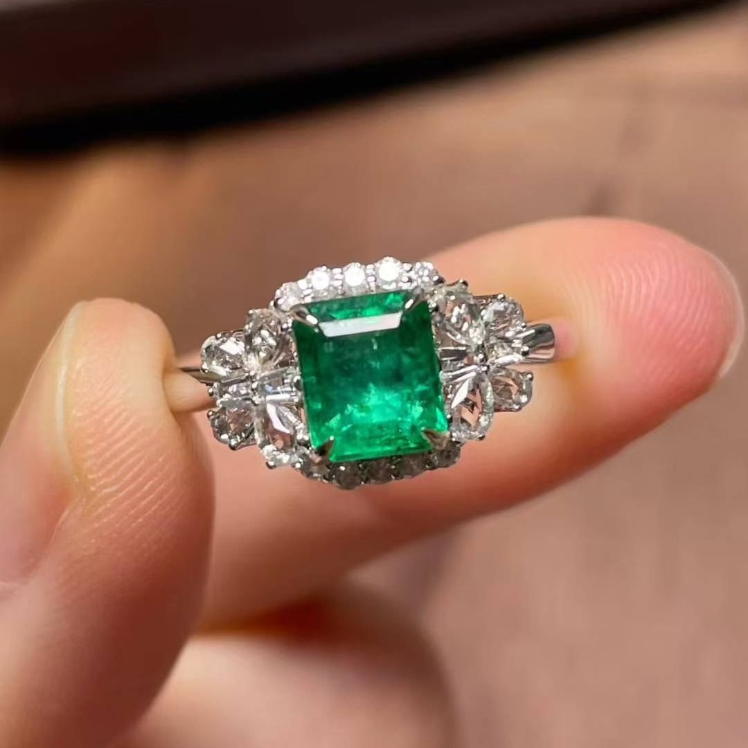 14k Gold 1.2 Ctw Vivid Green Natural Emerald & Diamond Ring - 2