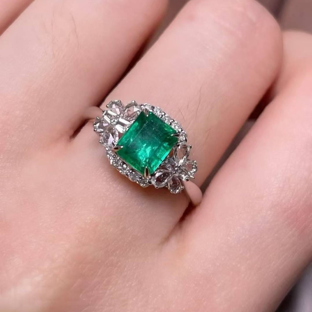 14k Gold 1.2 Ctw Vivid Green Natural Emerald & Diamond Ring - 3