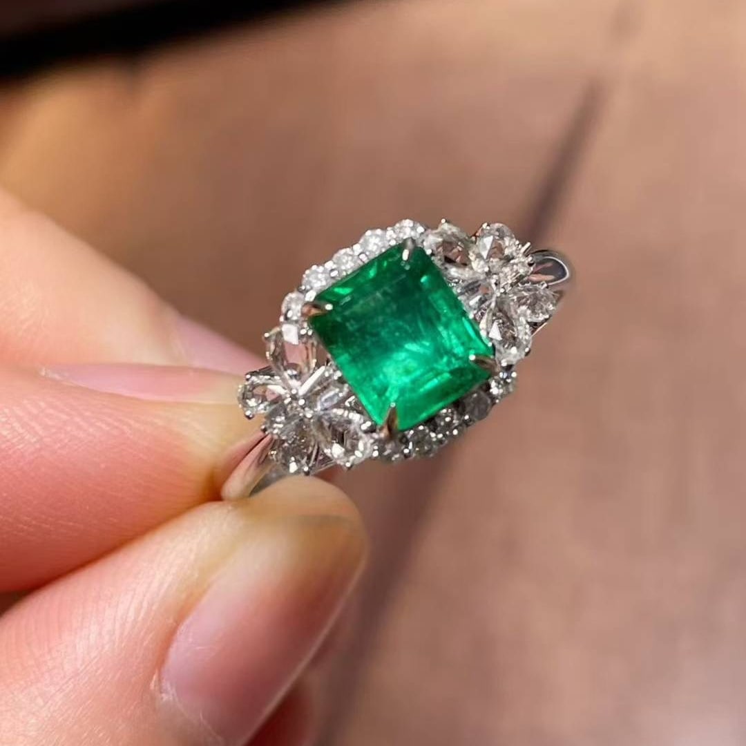 14k Gold 1.2 Ctw Vivid Green Natural Emerald & Diamond Ring - 4