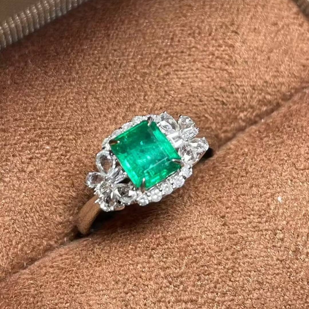 14k Gold 1.2 Ctw Vivid Green Natural Emerald & Diamond Ring - 5