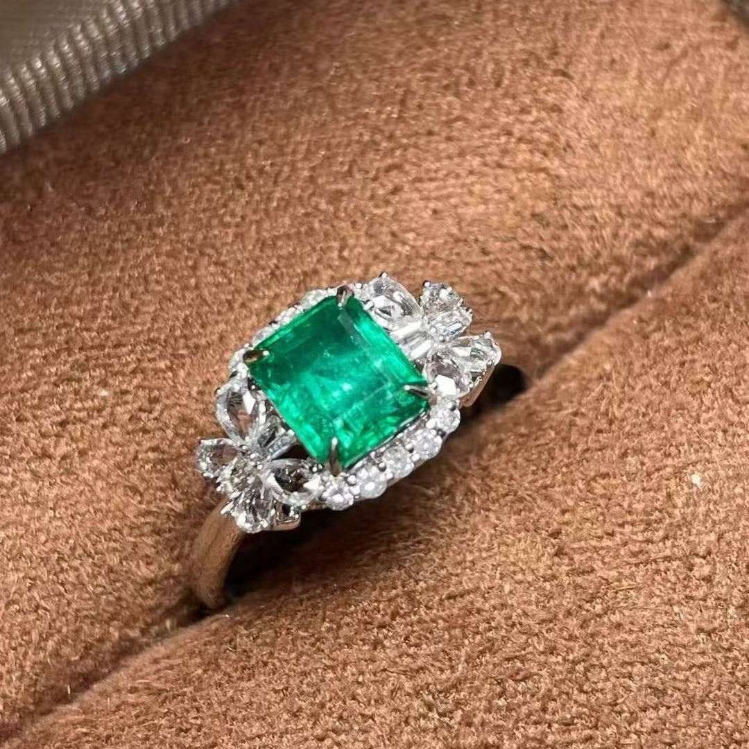 14k Gold 1.2 Ctw Vivid Green Natural Emerald & Diamond Ring - 6