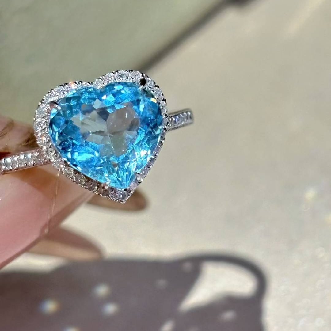 14k Gold 2.75 Ct Natural Aquamarine & Diamond Ring: Ref:231018375 // gold content:14k gold // ring size:7. 25us // // main gemstone:aquamarine // shape:heart // carat weight:2. 75ct // color:santa maria color // treatment:natural // // adjacent