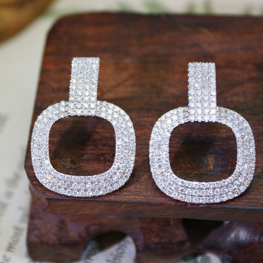 14k Gold 1.65 Ct Natural H Diamond Earrings: Ref:231018390 // gold content:14k gold // main gemstone:diamond // shape:round // carat weight:1. 65ct // clarity grade:vs-si // color:h // treatment:natural // cut grade:g // Condition: New Low