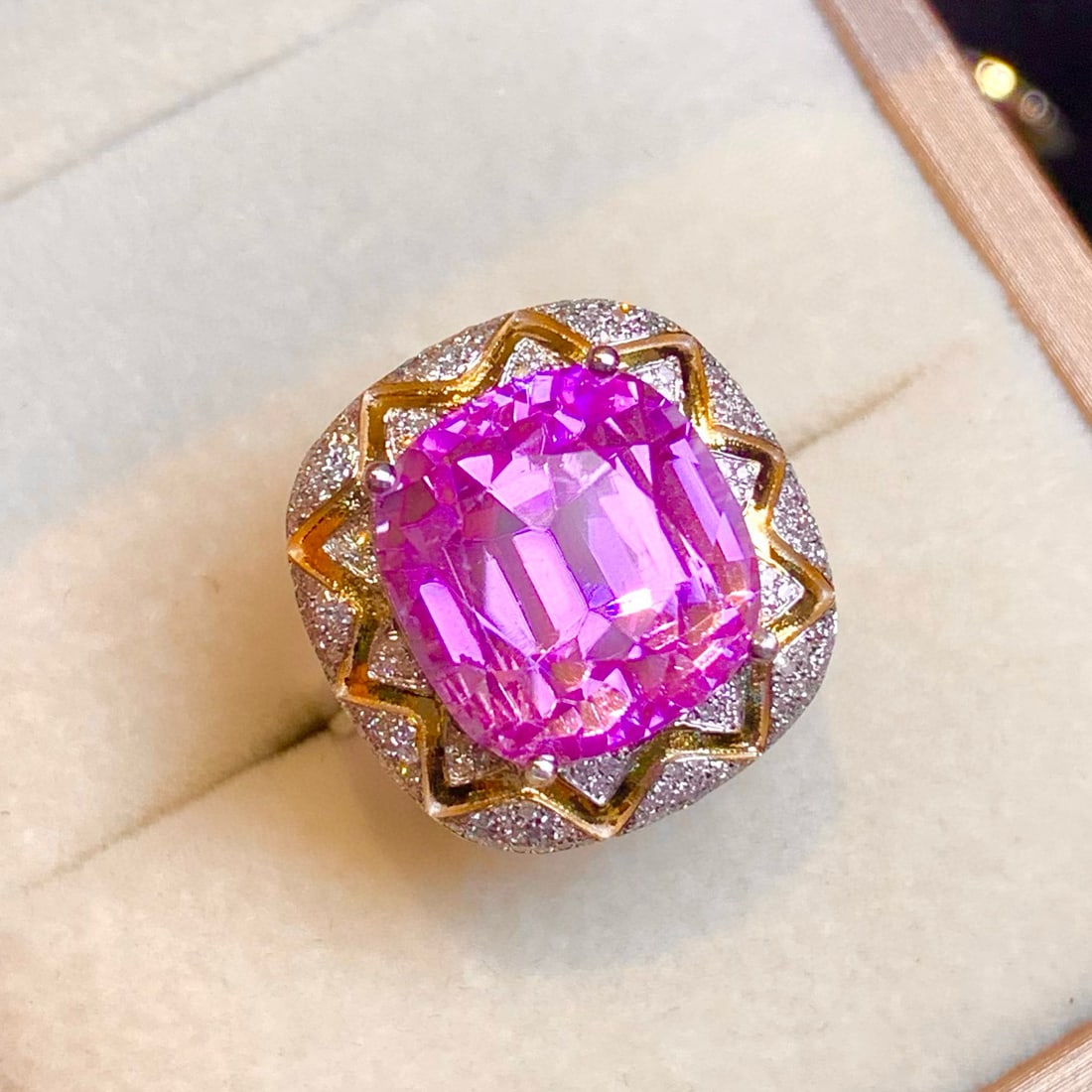 14k Gold 14.3 Ct Natural Kunzite & Diamond Ring: Ref:231018394 // gold content:14k gold // ring size:7. 25us // // main gemstone:kunzite // shape:cushion // carat weight:14. 3ct // color:purple // treatment:natural // // adjacent gemstone 2 :