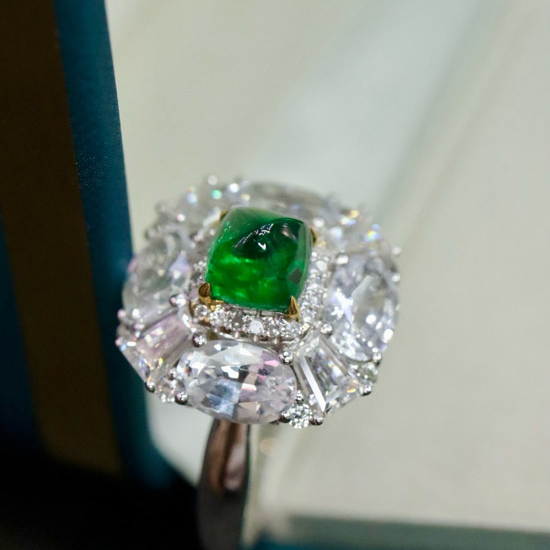 14k Gold 1.24 Ctw Vivid Green Natural Emerald & Diamond Ring - 3