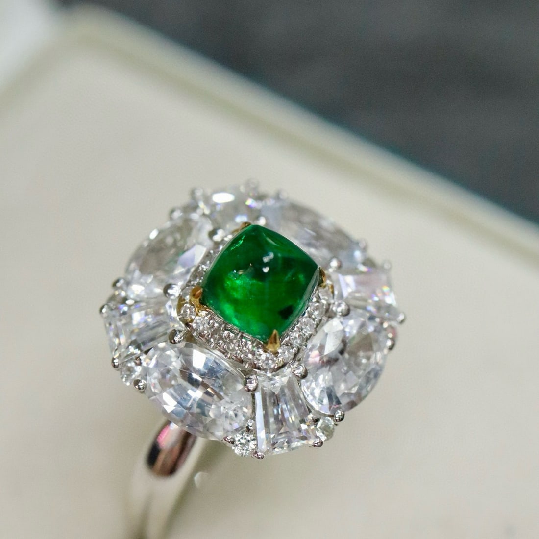 14k Gold 1.24 Ctw Vivid Green Natural Emerald & Diamond Ring - 4