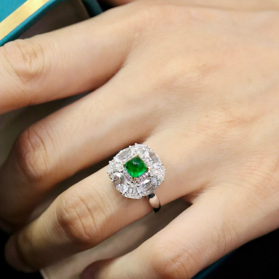 14k Gold 1.24 Ctw Vivid Green Natural Emerald & Diamond Ring - 6