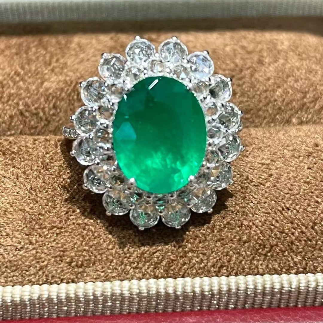 14k Gold 3.2 Ct Vivid Green Natural Emerald & Diamond & Sapphire Ring: Ref:231018397 // gold content:14k gold // ring size:7. 25us // // main gemstone:emerald // shape:oval // carat weight:3. 2ct // color:vivid green // treatment:natural // // adjacent gemstone 2 :