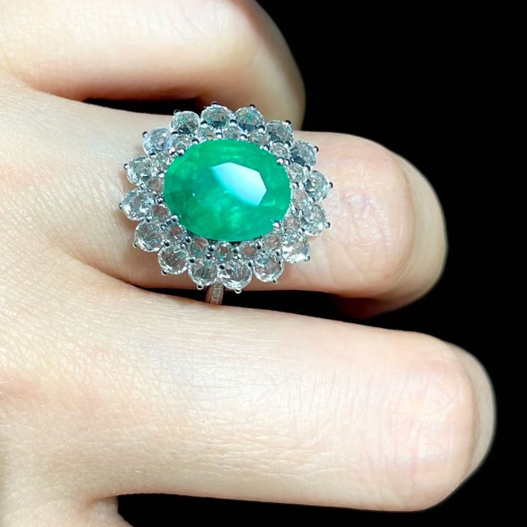 14k Gold 3.2 Ct Vivid Green Natural Emerald & Diamond & Sapphire Ring - 3