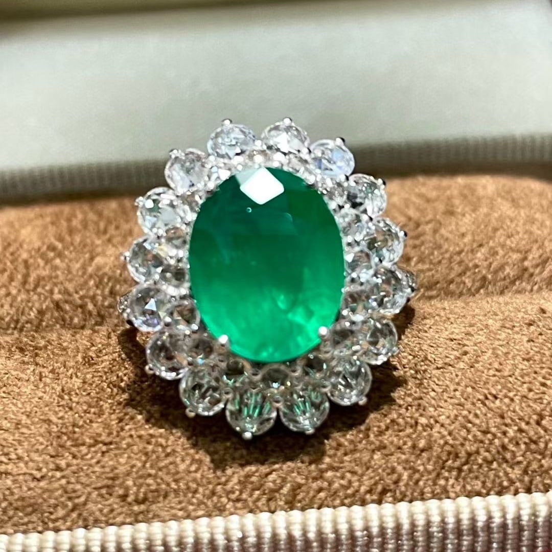 14k Gold 3.2 Ct Vivid Green Natural Emerald & Diamond & Sapphire Ring - 4