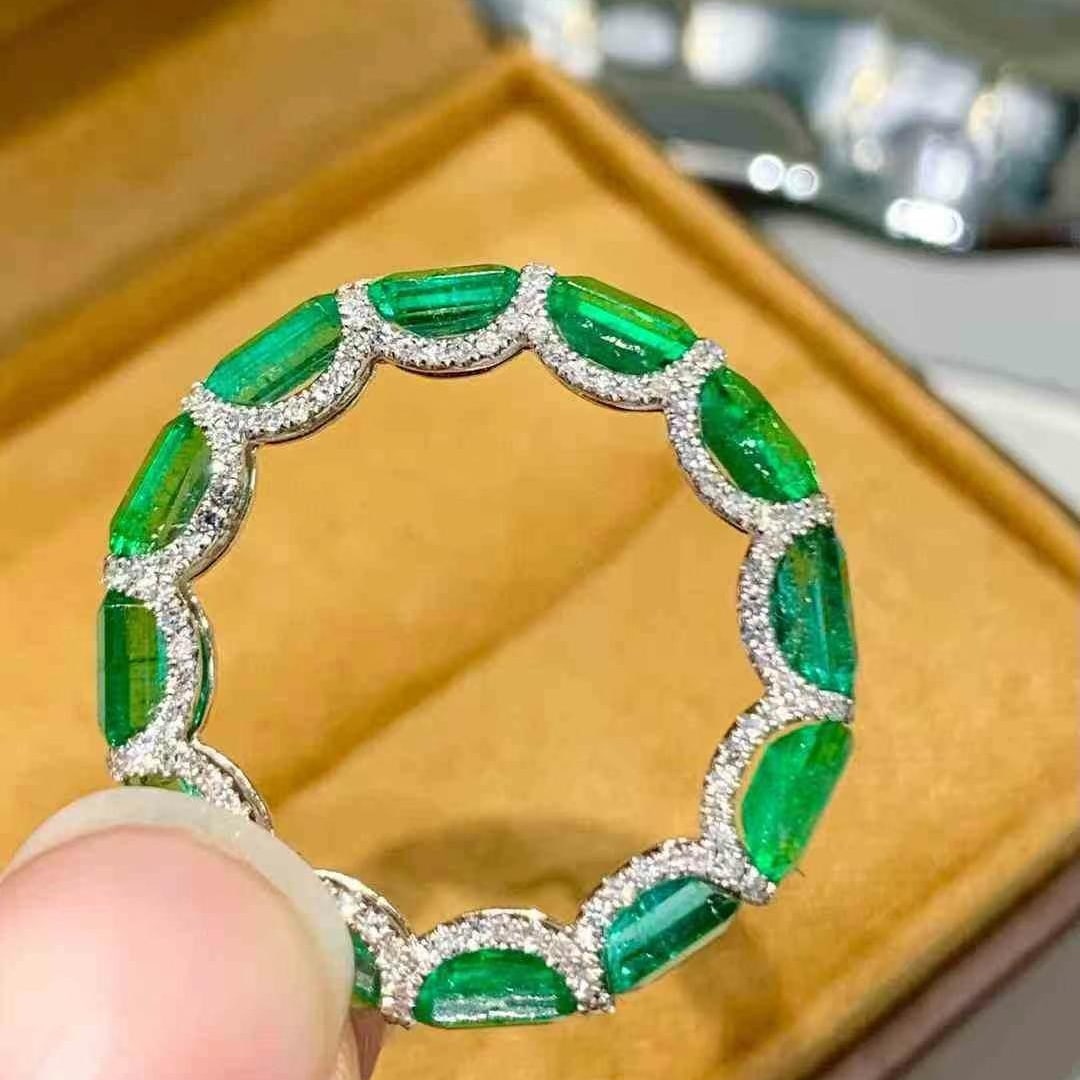 14k Gold 3.6 Ct Vivid Green Natural Emerald & Diamond Ring: Ref:231018401 // gold content:14k gold // ring size:7. 25us // // main gemstone:emerald // shape:octagonal // carat weight:3. 6ct // color:vivid green // treatment:natural // // adjacent gemstone 2 :
