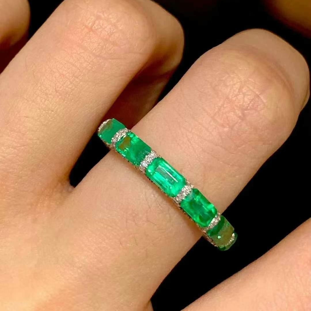 14k Gold 3.6 Ct Vivid Green Natural Emerald & Diamond Ring - 2