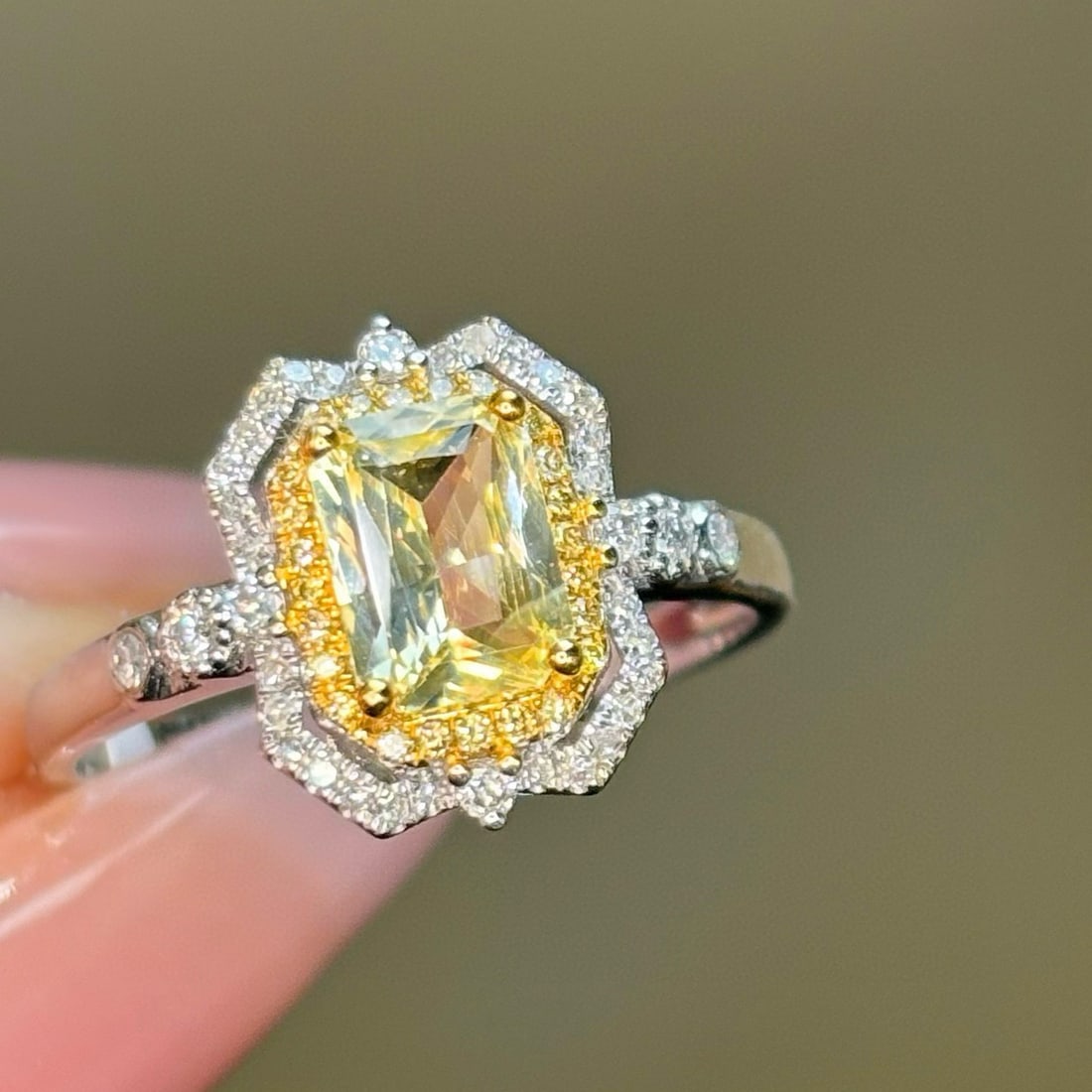 14k Gold 1.30 Ctw Natural Sapphire & Diamond Ring: Ref:231018404 // gold content:14k gold // ring size:7. 25us // // main gemstone:sapphire // shape:octagonal // carat weight:1. 05ct // color:yellow // treatment:natural // // adjacent gemstone 2 :