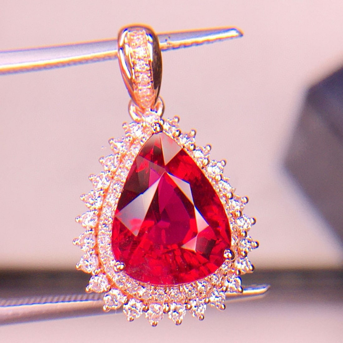 14k Gold 3.66 Ct Natural Tourmaline & Diamond Pendant( Without Chain ): Ref:231018410 // gold content:14k gold // main gemstone:tourmaline // shape:pear // carat weight:3. 66ct // color:red // treatment:natural // // adjacent gemstone 2 : diamond // shape:round // clarity