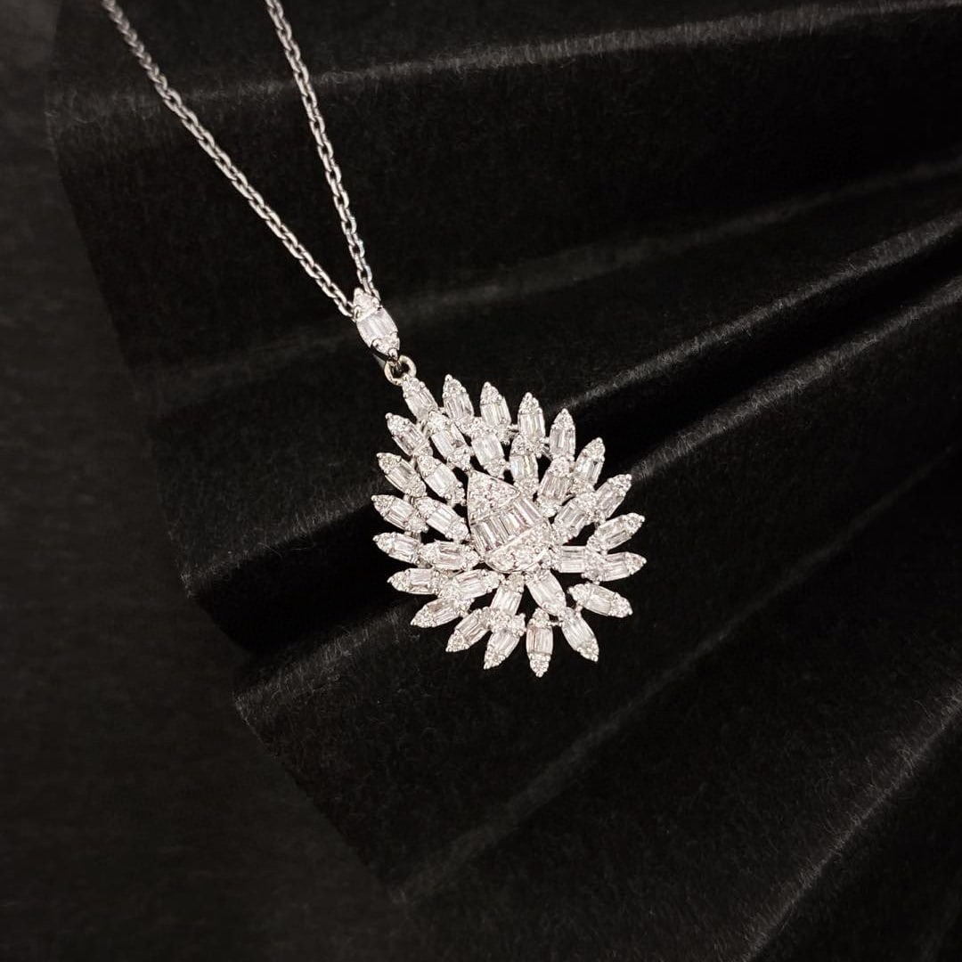 14k Gold 0.75 Ct Natural H Diamond Necklace: Ref:231019012 // gold content:14k gold // main gemstone:diamond // shape:multiply // carat weight:0. 75ct // clarity grade:vs-si // color:h // treatment:natural // Low Estimate: 3300 High Estimate: