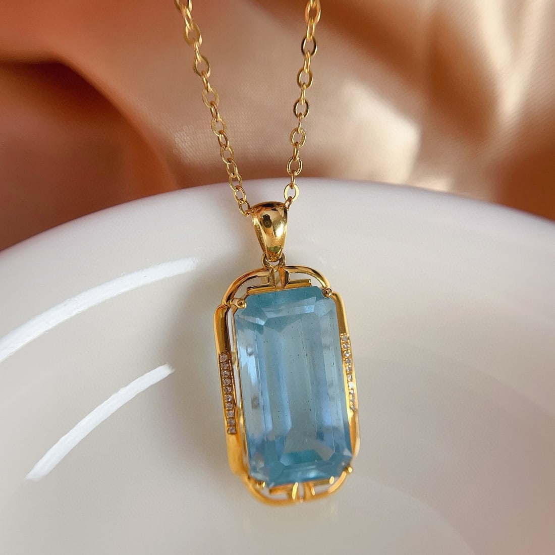 14k Gold 12.75 Ct Natural Aquamarine & Diamond Pendant( Without Chain ) - 2