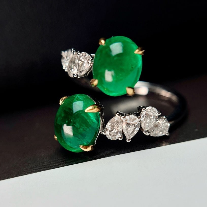 14k Gold 4.2 Ct Natural Emerald & Diamond Ring - 3