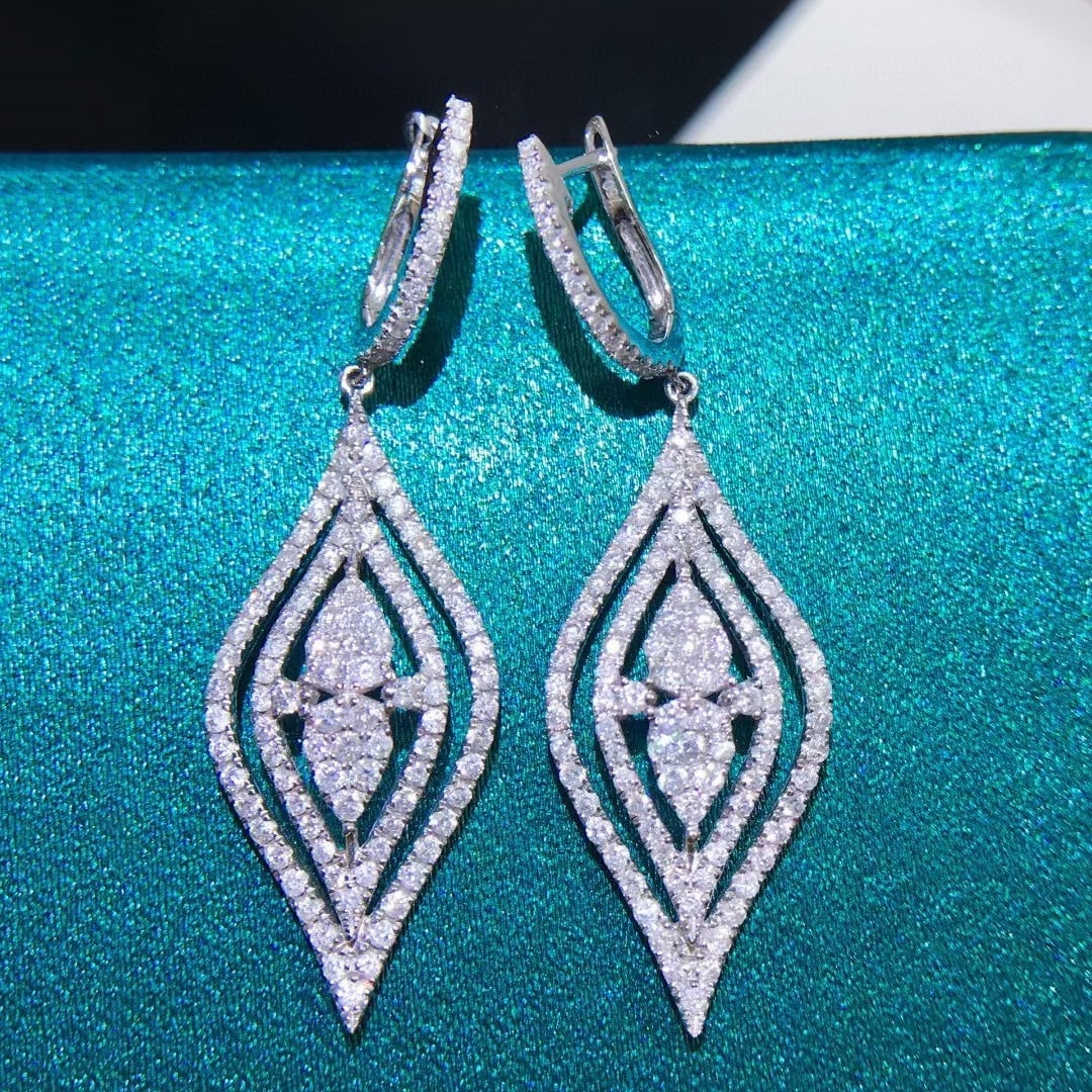 14k Gold 1.6 Ct Natural H Diamond Earrings: Ref:231019020 // gold content:14k gold // main gemstone:diamond // shape:round // carat weight:1. 6ct // clarity grade:vs-si // color:h // treatment:natural // cut grade:g // Condition: New Low Estima