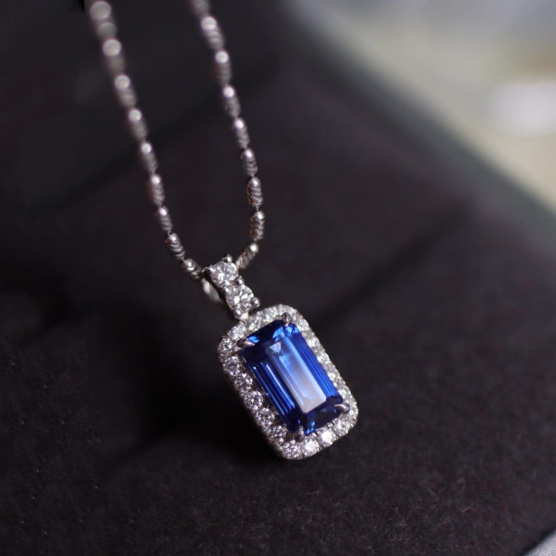14k Gold 1.93 Ctw Natural Sapphire & Diamond Pendant( Without Chain ): Ref:231019025 // gold content:14k gold // main gemstone:sapphire // shape:octagonal // carat weight:1. 67ct // color:blue // treatment:natural // // adjacent gemstone 2 : diamond // shape:round // car