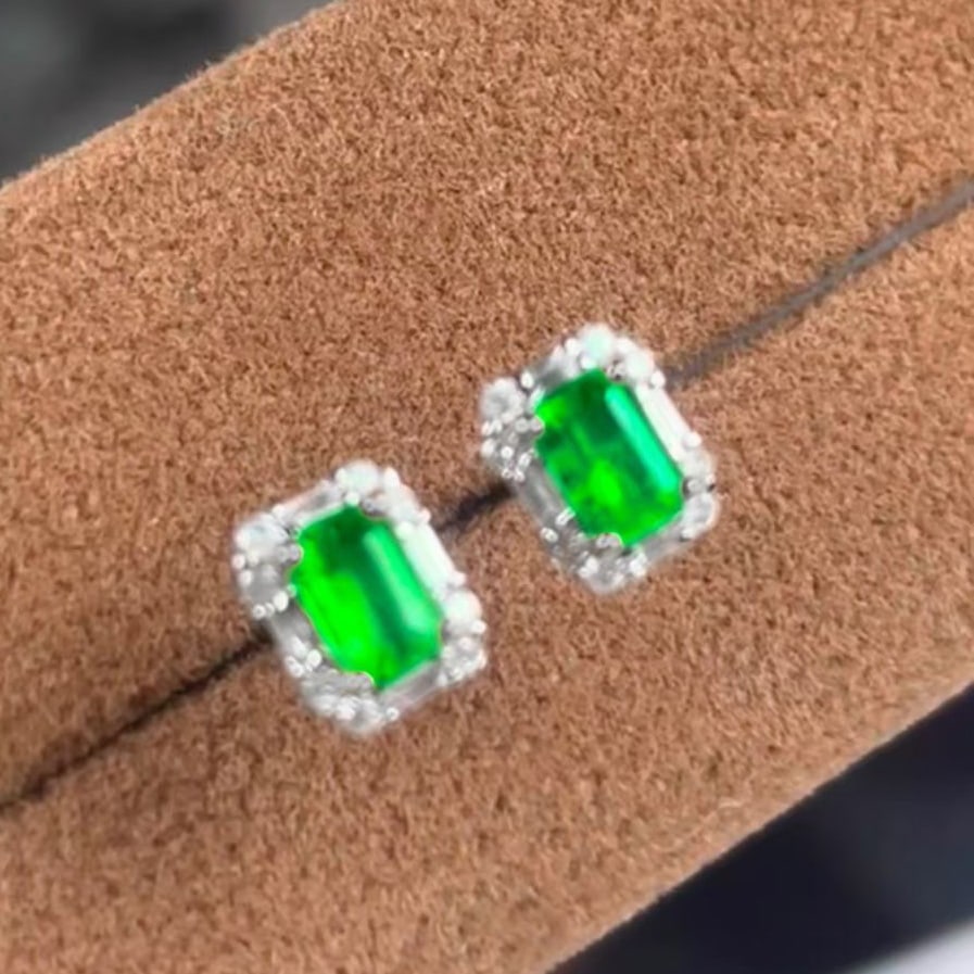 14k Gold 1.1 Ct Natural Emerald & Diamond Earrings: Ref:231019027 // gold content:14k gold // main gemstone:emerald // shape:octagonal // carat weight:1. 1ct // color:green // treatment:natural // // adjacent gemstone 2 : diamond // shape:multiply //