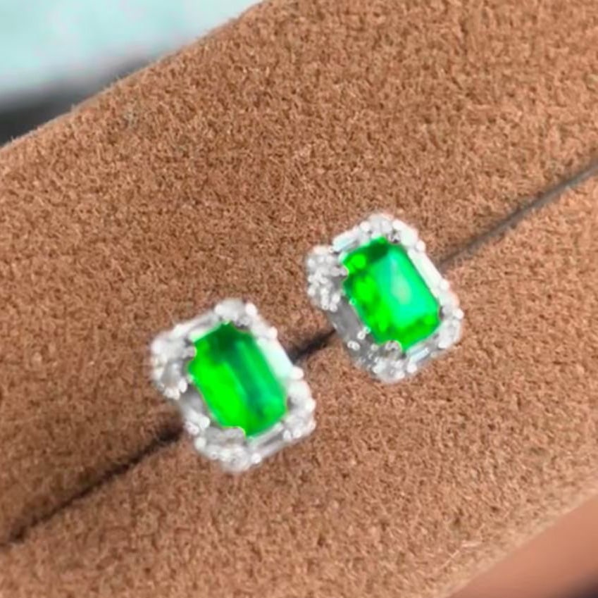 14k Gold 1.1 Ct Natural Emerald & Diamond Earrings - 3