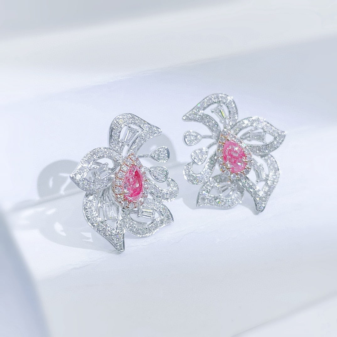 14k Gold 1.56 Ctw Natural Pink Diamond & Diamond Earrings: Ref:231019035 // gold content:14k gold // main gemstone:pink diamond // shape:pear // carat weight:0. 6ct // color:pink // treatment:natural // // adjacent gemstone 2 : diamond // shape:multiply //