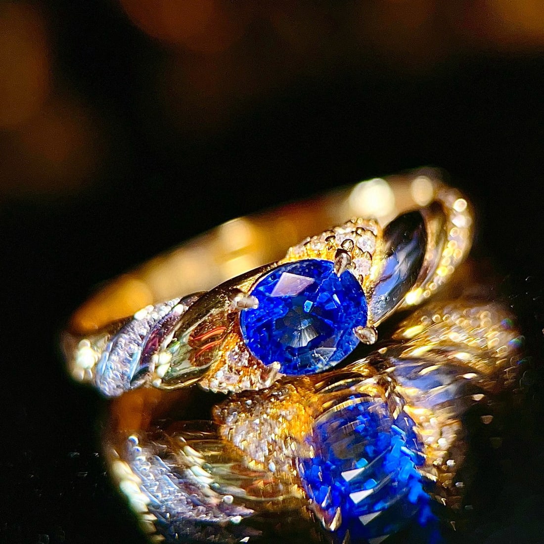14k Gold 0.9 Ct Natural Sapphire & Diamond Ring: Ref:231019036 // gold content:14k gold // ring size:7. 25us // // main gemstone:sapphire // shape:oval // carat weight:0. 9ct // color:blue // treatment:natural // // adjacent gemstone 2 : diamond //